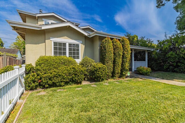 Building Photo - 130 Heather Ln