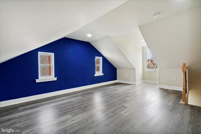 Building Photo - 451 King St