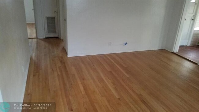 Building Photo - 1111 N 25th Ave