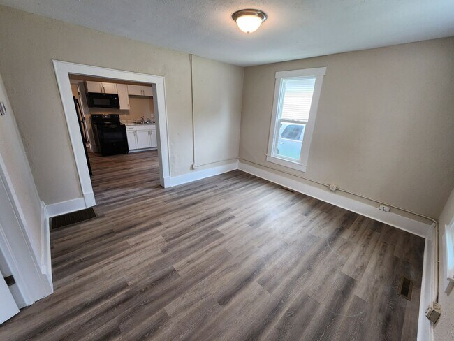 Building Photo - Spacious 3-Bedroom, 1-Bathroom Home AVAILABLE NOW!!