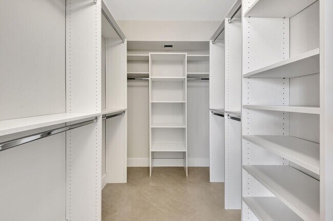 Building Photo - 14095 Royal Vista Dr