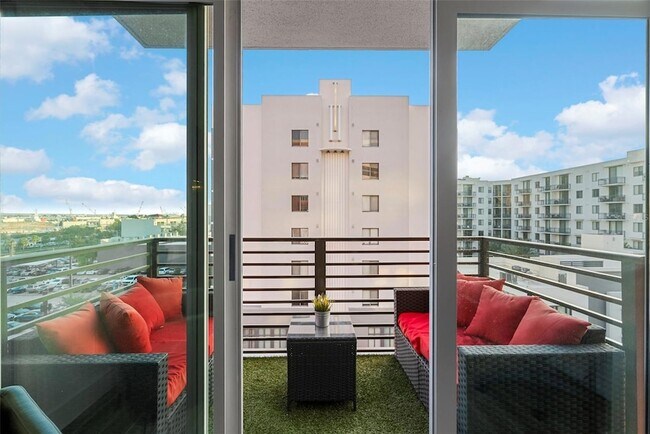 Building Photo - 1208 E Kennedy Blvd