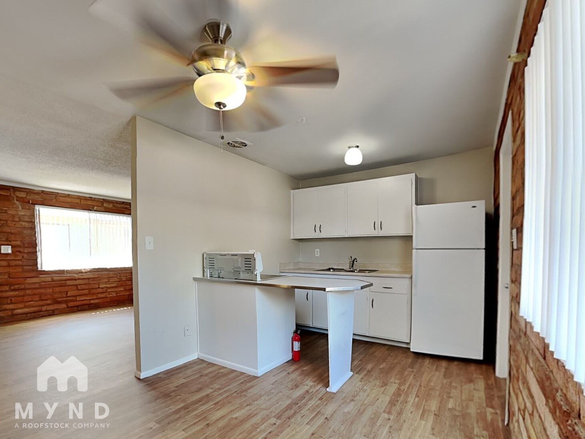 Building Photo - 910 S Dorsey Ln