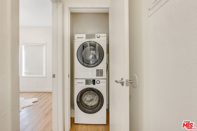 Building Photo - 6212 Santa Monica Blvd