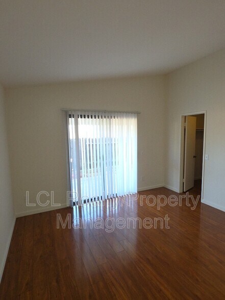 Building Photo - 28235 Encino Dr