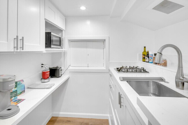 Building Photo - 1072 Johnson Ave