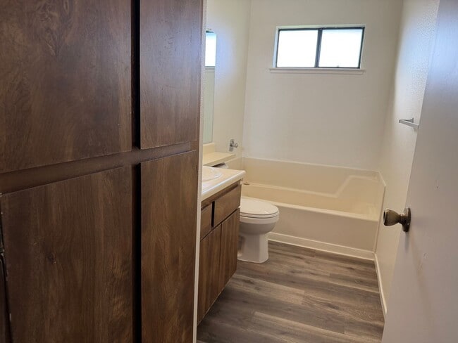 Building Photo - Remodeled 3 bedroom 2 bath house in Citrus Heights HUGE YARD