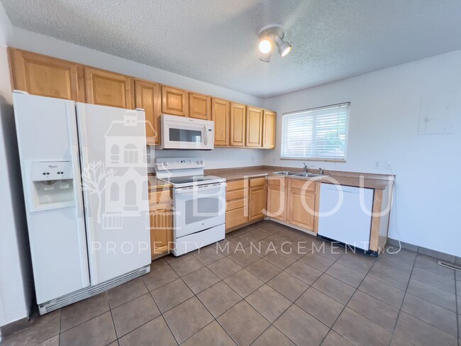 Building Photo - Lovely Four Bedroom