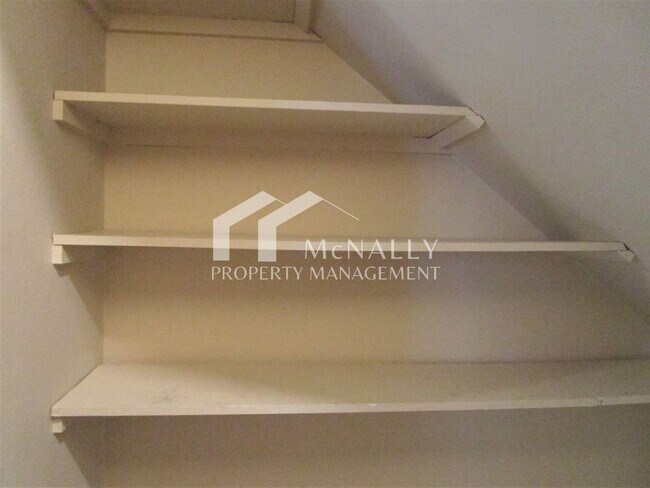 Building Photo - 2 Bedroom 1 Bathroom Townhome in Downtown Gig Harbor