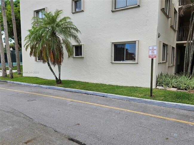 Building Photo - 8005 SW 107th Ave