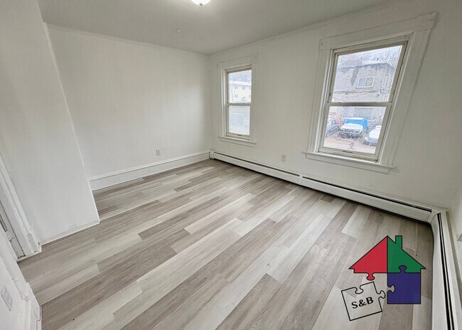 Building Photo - 94 Malletts Bay Ave