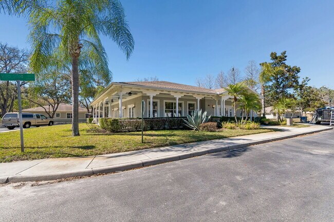 Building Photo - 2011 Villa Sites Dr