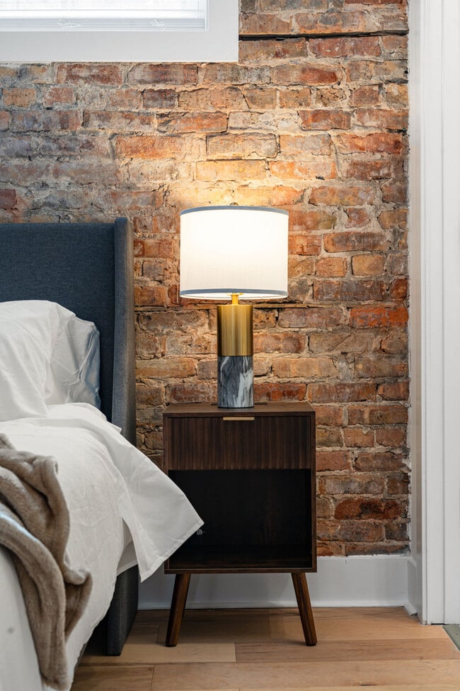 Building Photo - 1941 W Augusta Blvd