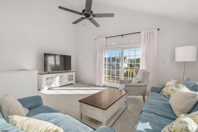 Building Photo - 413 W Beach Ave