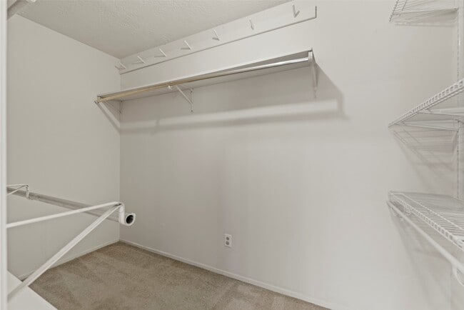Building Photo - 8818 Edgemoor Dr
