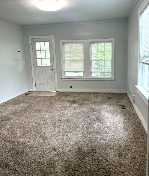 Building Photo - 3820 Hydes Ferry Rd