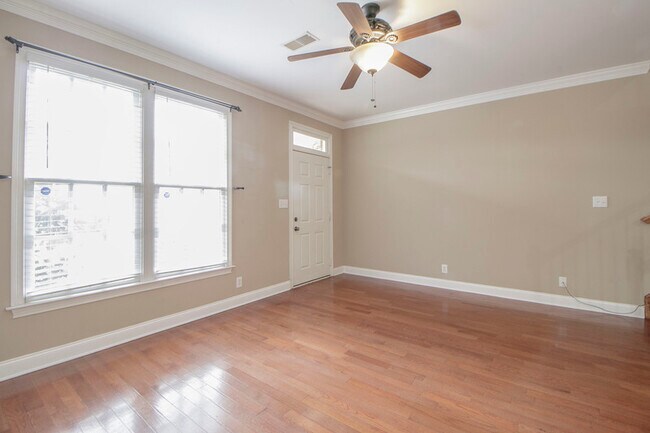 Building Photo - 605 Anderson Dr