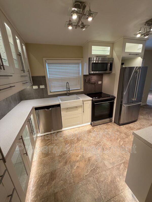 Building Photo - 5226 SE Clinton St