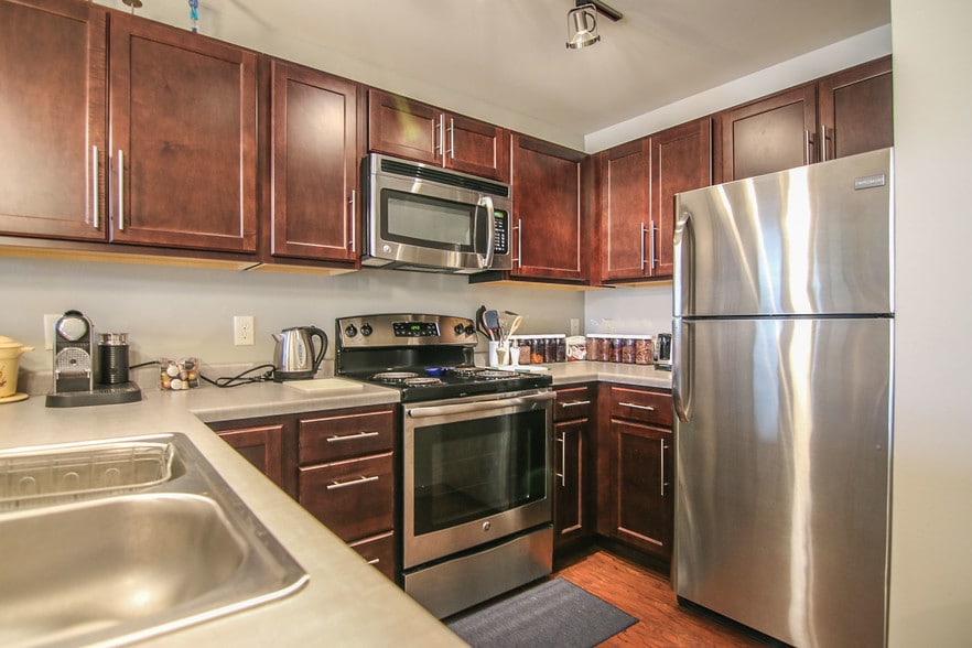 Kitchen - Metro View Apartments