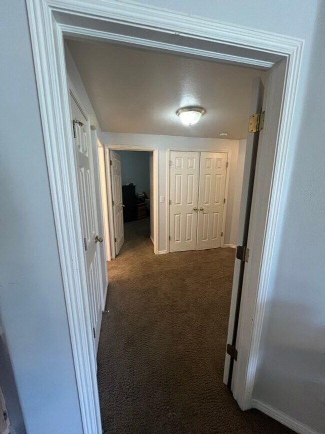 Building Photo - Bedroom Available in Provo