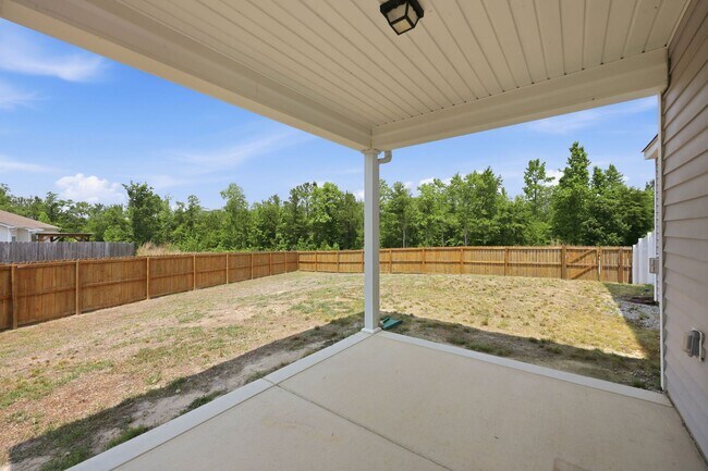 Building Photo - Like new single family home in Cameron, NC!