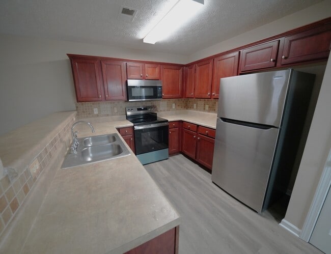 Building Photo - 138 Alton Cir