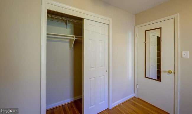 Building Photo - 9848 Hollow Glen Pl