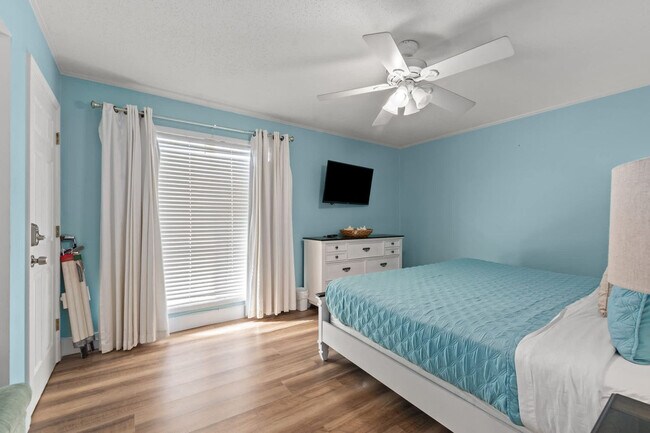 Building Photo - 775 Gulf Shore Dr