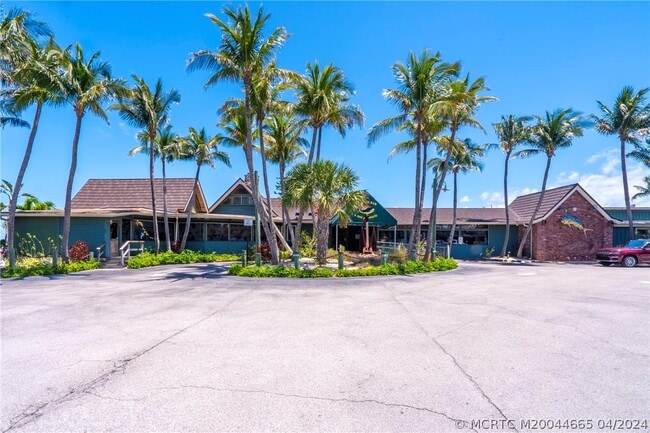 Building Photo - 1528 NE Outrigger Landings Dr