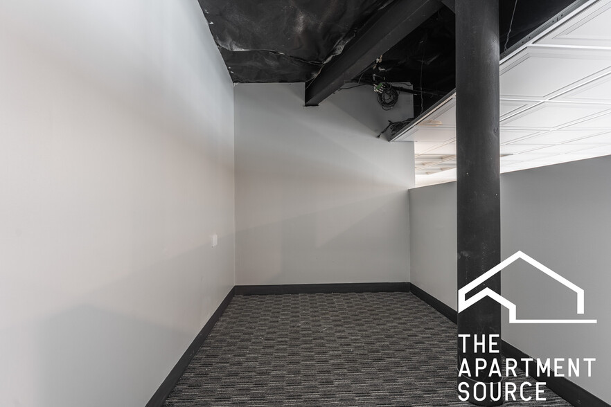 Building Photo - 300 N Ogden Ave