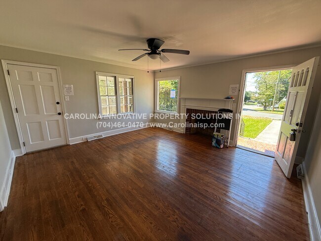 Building Photo - 1102 Ebenezer Ave Ext