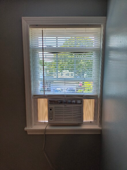 Building Photo - 161 Lynch St