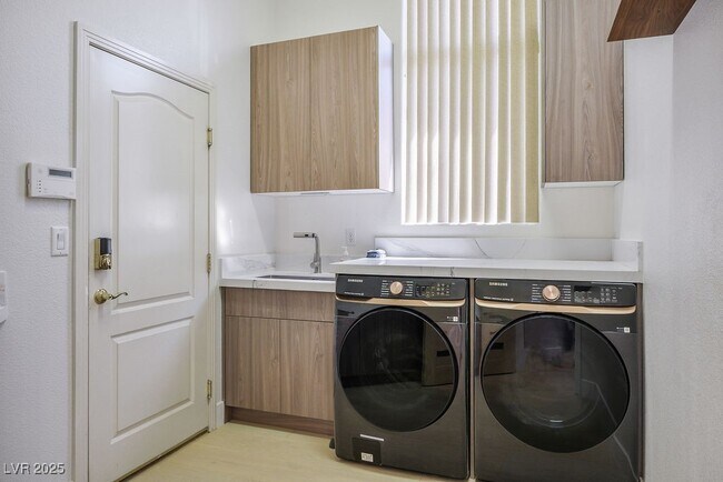 Building Photo - 9233 Canyon Mesa Dr