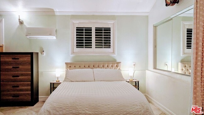 Building Photo - 1927 N Beverly Glen Blvd