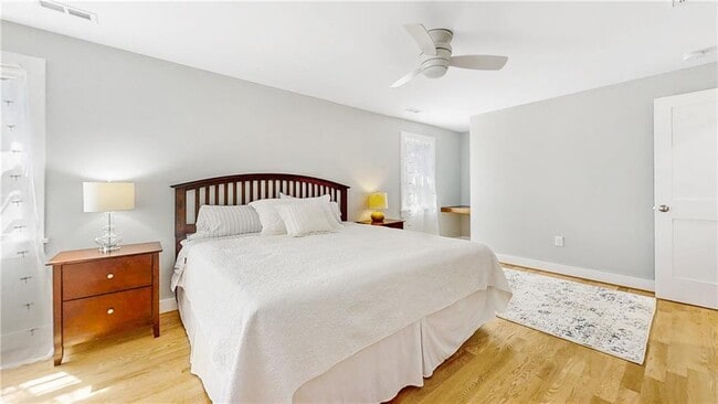 Building Photo - 10 Rear Robinson St