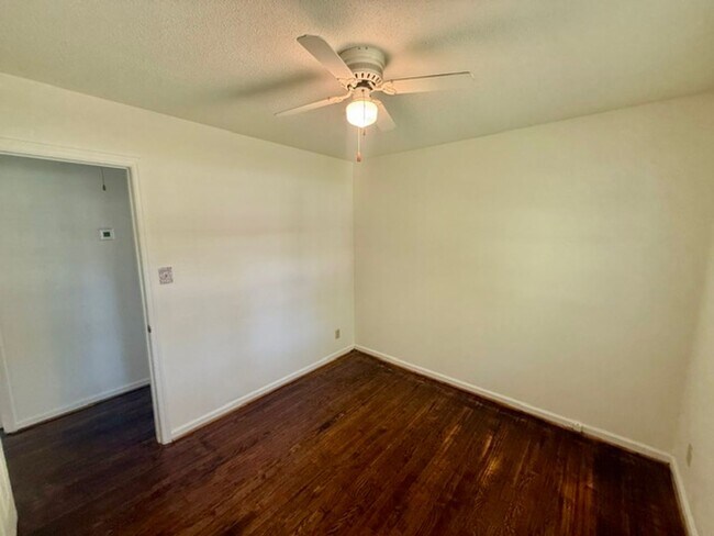 Building Photo - 315 E Dameron Ave