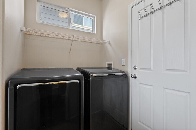 Building Photo - Perfect for Pets & Families! 4BR Ewa Beach Home with Fenced Yard & Pool Access