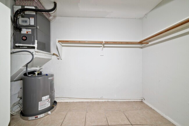 Building Photo - 2723 Griffin Rd