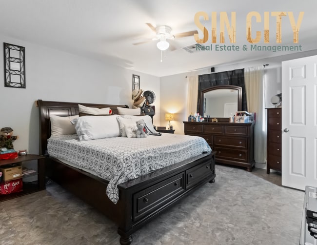 Building Photo - "Charming 3-Bedroom Oasis in Las Vegas wit...