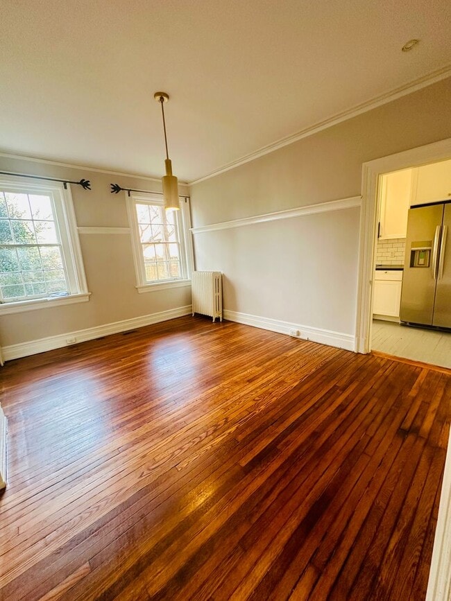 Building Photo - Charming 3bdrm/1.5bth Home Conveniently Located in Richmond's Carytown Area w/Private Balcony!!