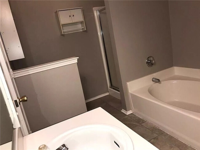 Building Photo - Updated 4 bed single Story home