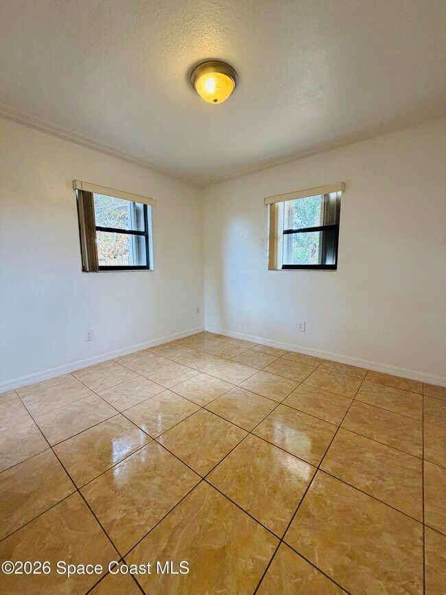 Building Photo - 981 Palmer St