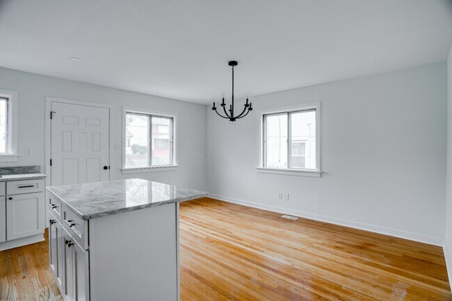 Building Photo - 2403 Flint St