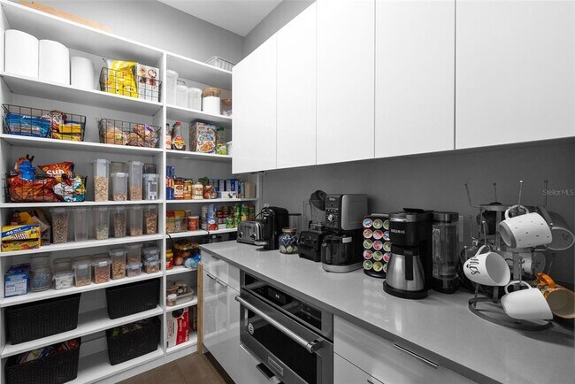 Building Photo - 3624 S Gardenia Ave