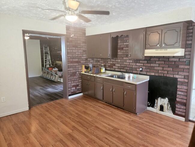 Primary Photo - 2711 Harrison St