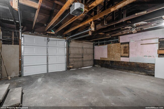 Building Photo - 213 Manitowoc St