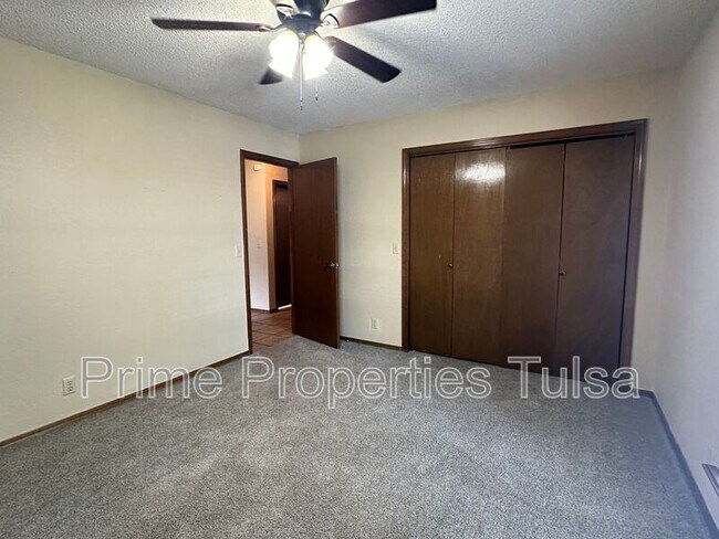 Building Photo - 7742 S 72nd E Pl