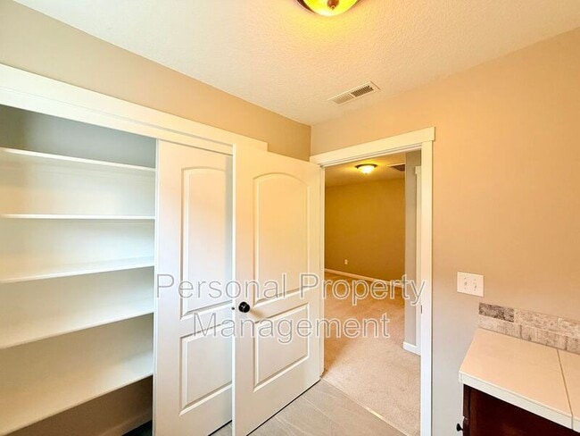 Building Photo - 13016 NE 28th Way