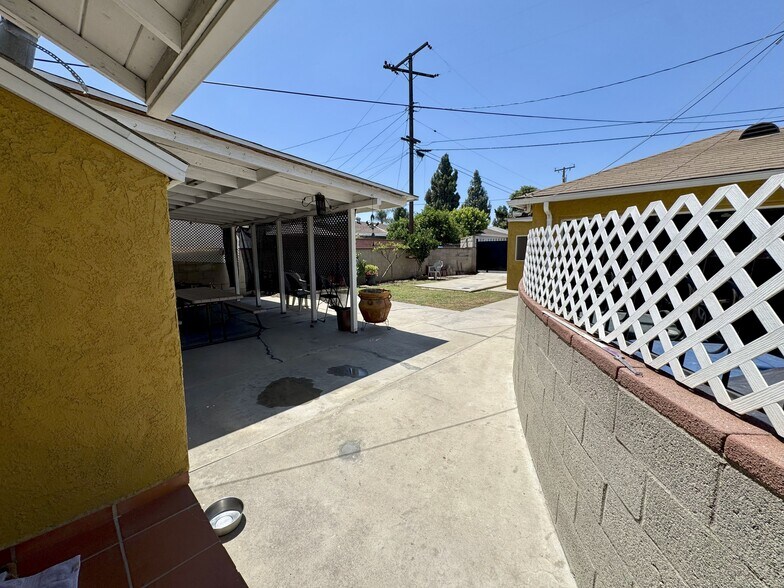 Backyard - 9548 Claymore St
