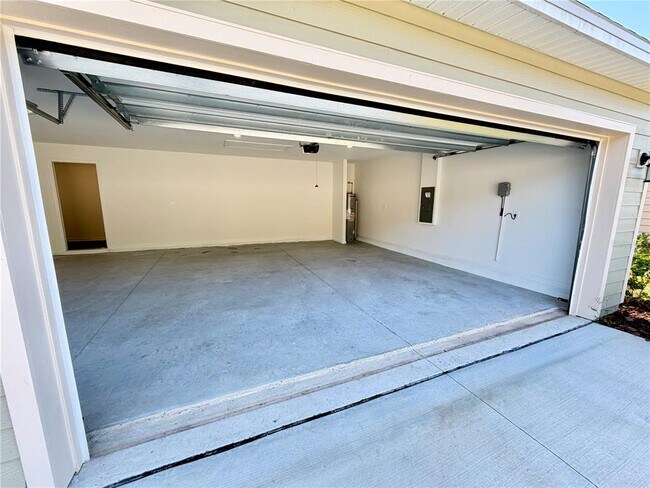 Building Photo - 4212 SW 82nd Ln